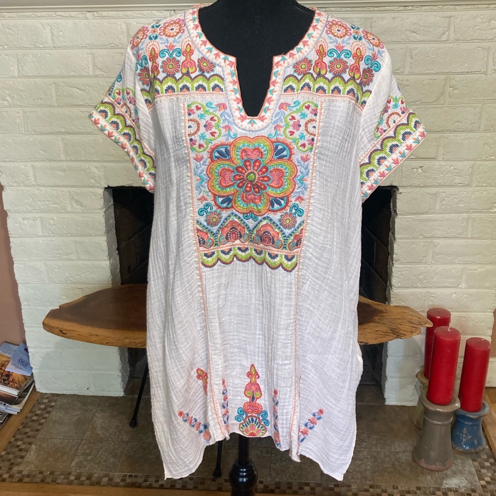 Johnny Was Embroidered White Cotton Tunic Top with Multicolor Floral Design sz L